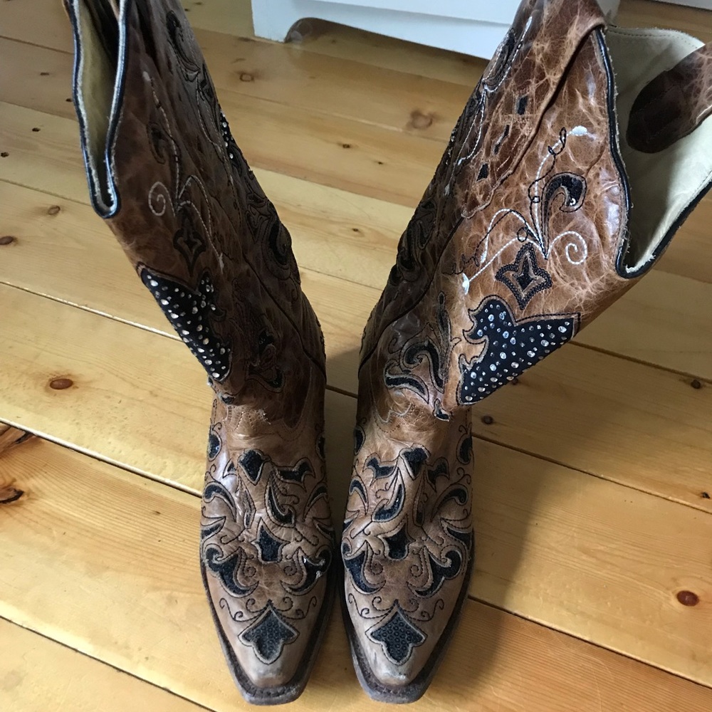 Coral cowboy boots size 8